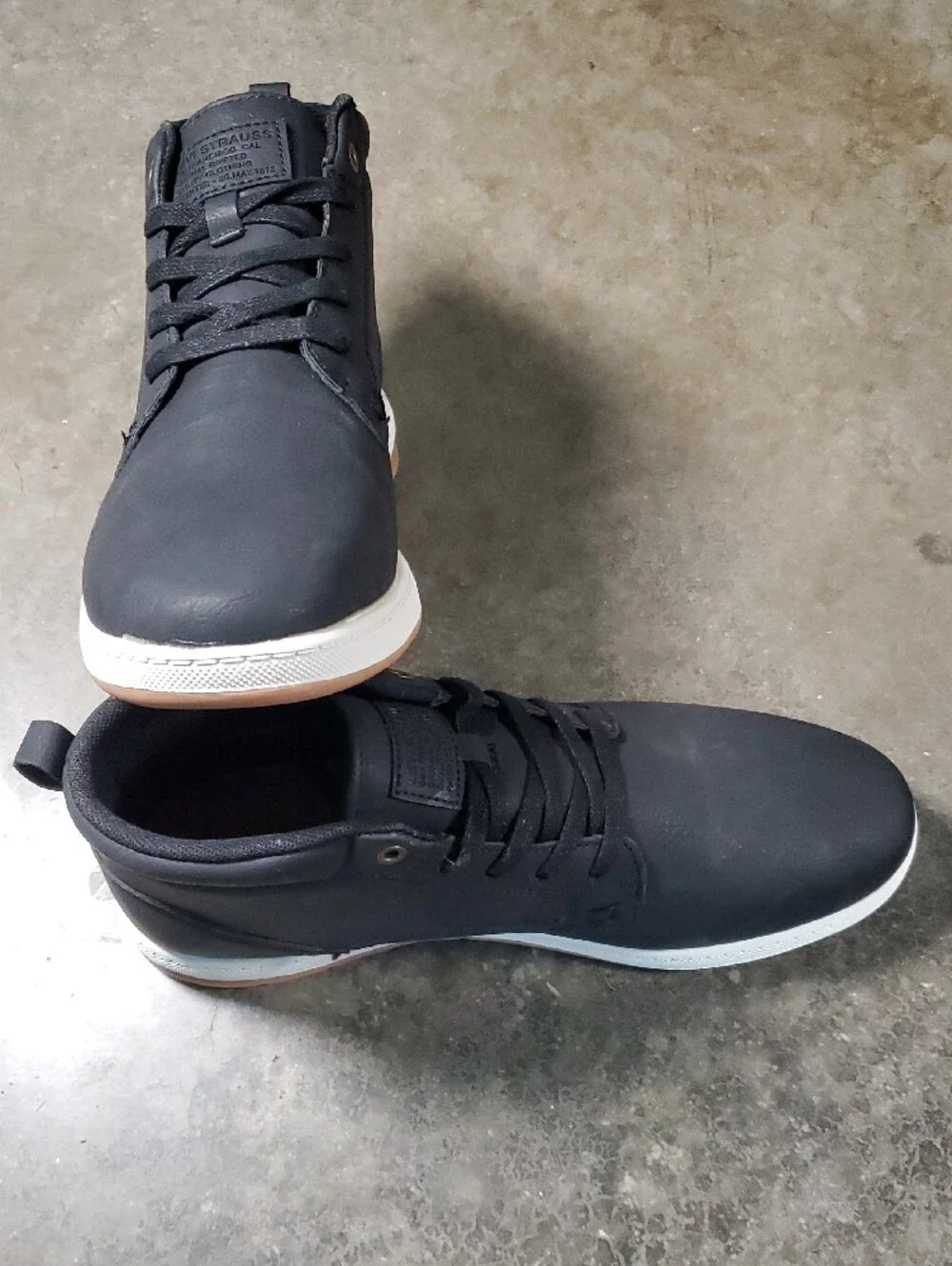 NEW Levi's 51062901A1 Black Chukka Boots with White & Tan Sole Men's Size 9.5